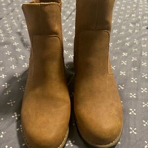 Tan Faux Leather Chelsea Wedge Boots – Size 6